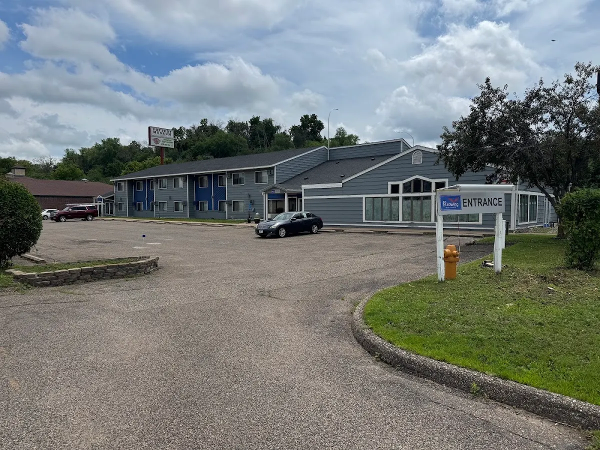 Red Wing Inn and Suite