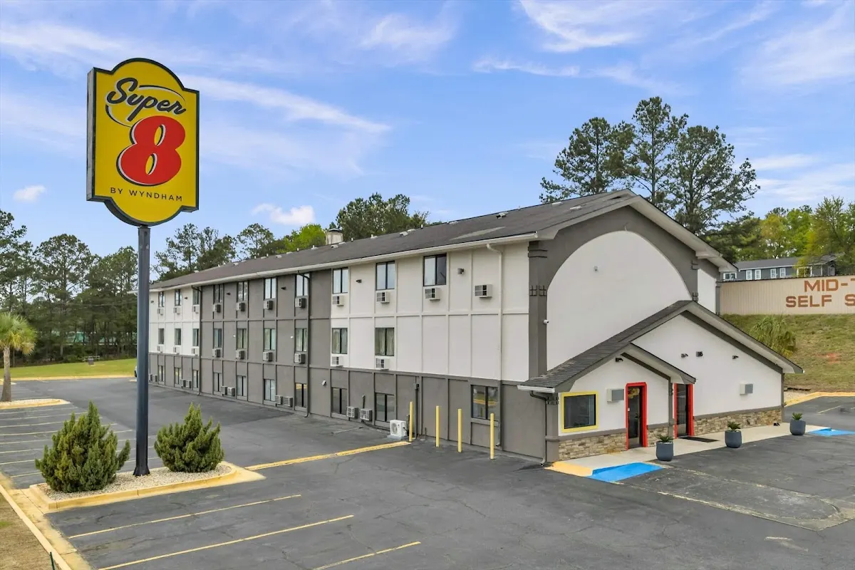 Super 8 by Wyndham Warner Robins