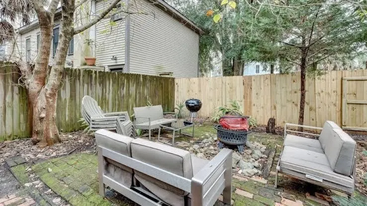 Comfortable Escape in Historic Downtown Savannah
