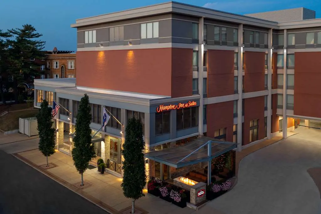 Hampton Inn and Suites Clayton/St Louis-Galleria Area
