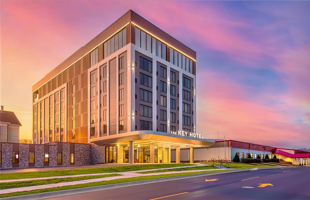 The Key Hotel Dubuque, Tapestry Collection by Hilton