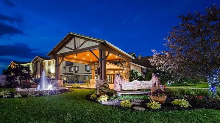 White Pines Inn & Suites of Holland