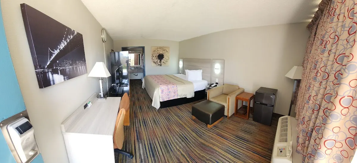 Discovery Inn & Suites