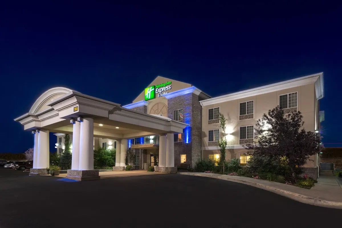 Holiday Inn Express & Suites Evanston by IHG