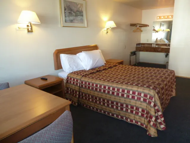 Budget Lodge Milwaukie Inn