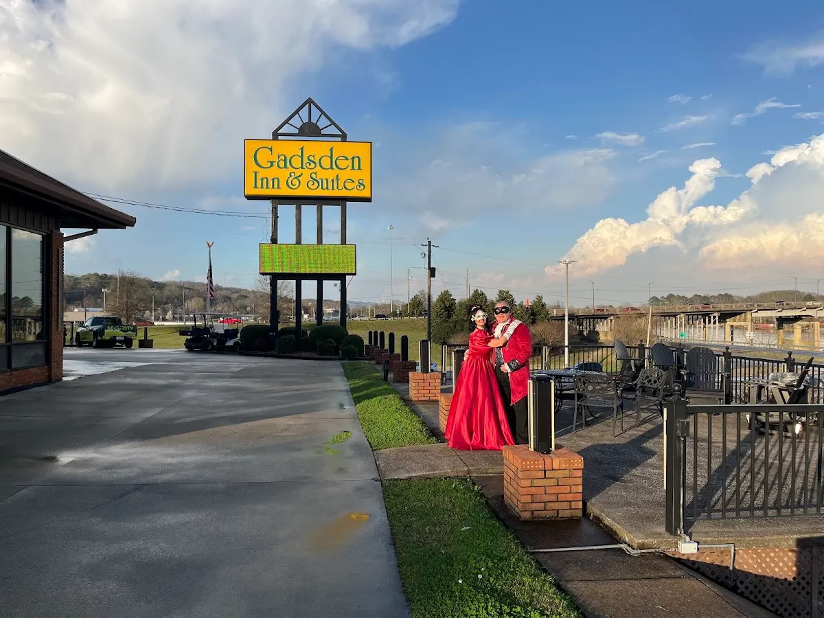 Gadsden Inn & Suites