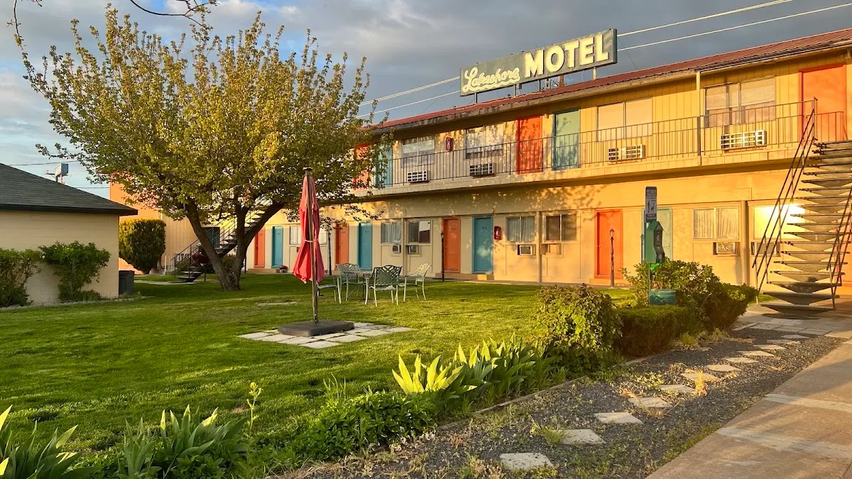 Lakeshore Inn Water-Front Moses Lake