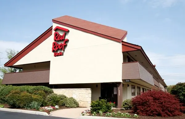 Red Roof PLUS+ & Suites Guilford