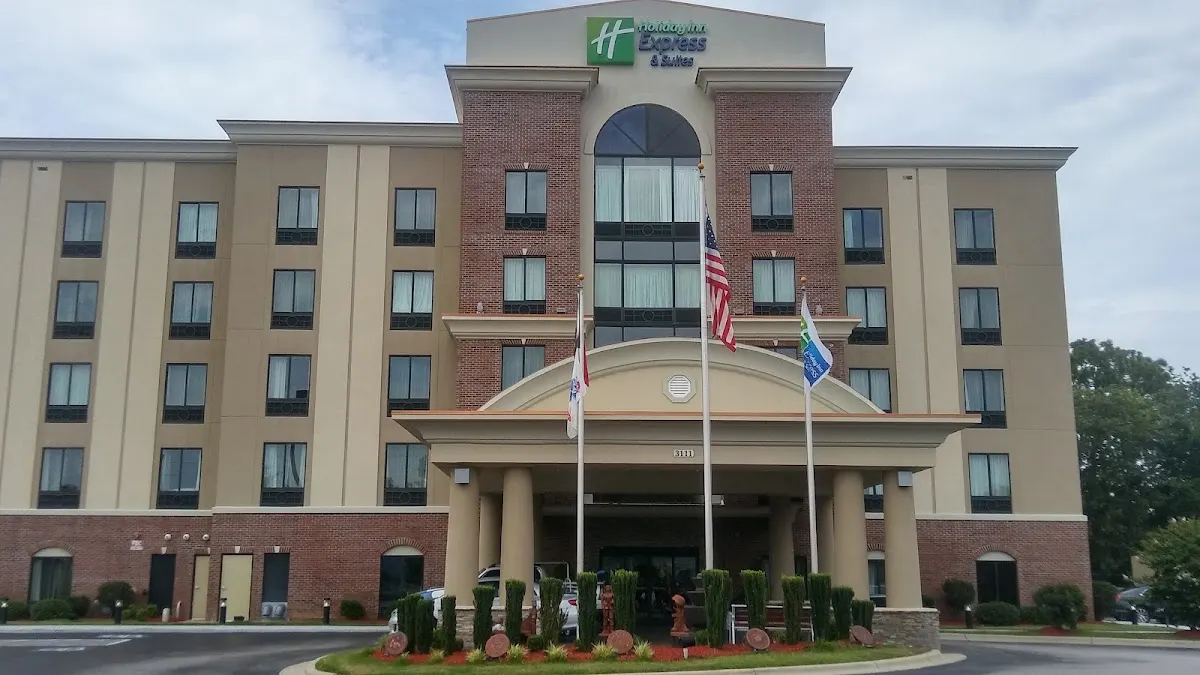 Holiday Inn Express & Suites Hope Mills-Fayetteville Arpt by IHG