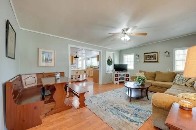 1 Mi to Fishing Pier: Apalachicola Bay Getaway!
