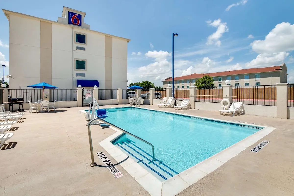 Motel 6 Cleburne, TX