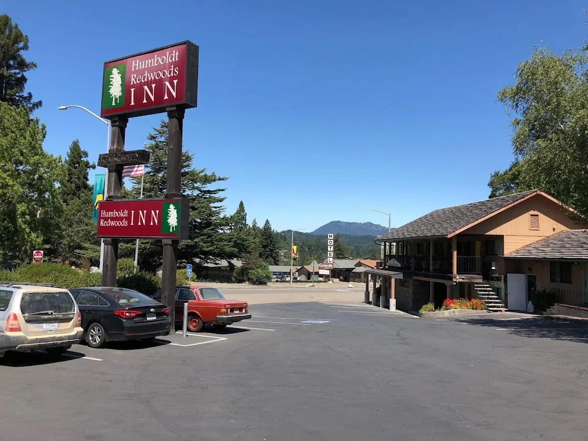 Humboldt Redwoods Inn
