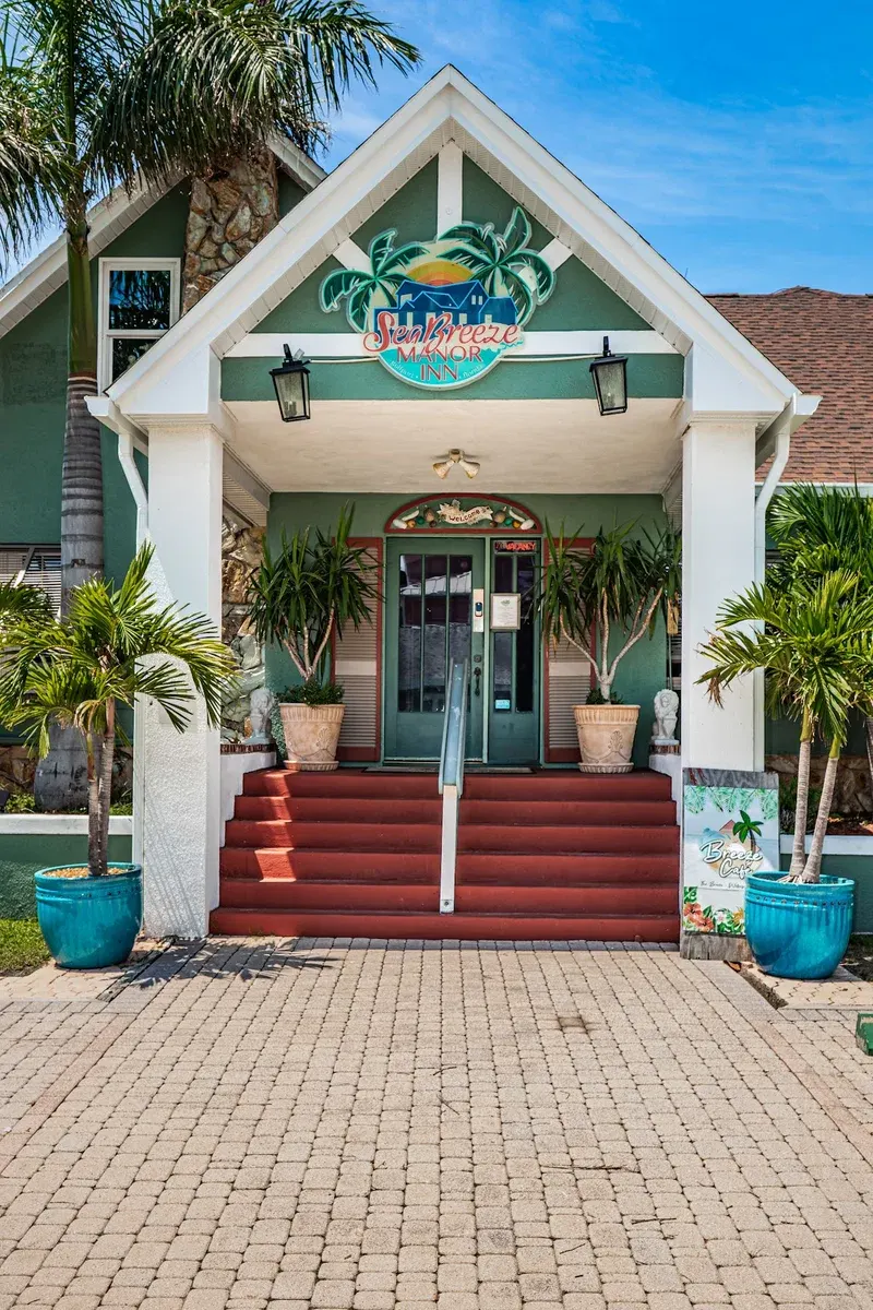 Sea Breeze Manor Inn