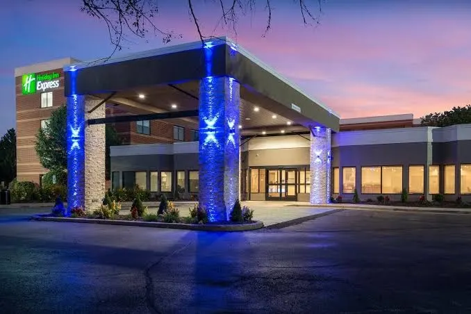 Holiday Inn Express Naperville, an IHG Hotel