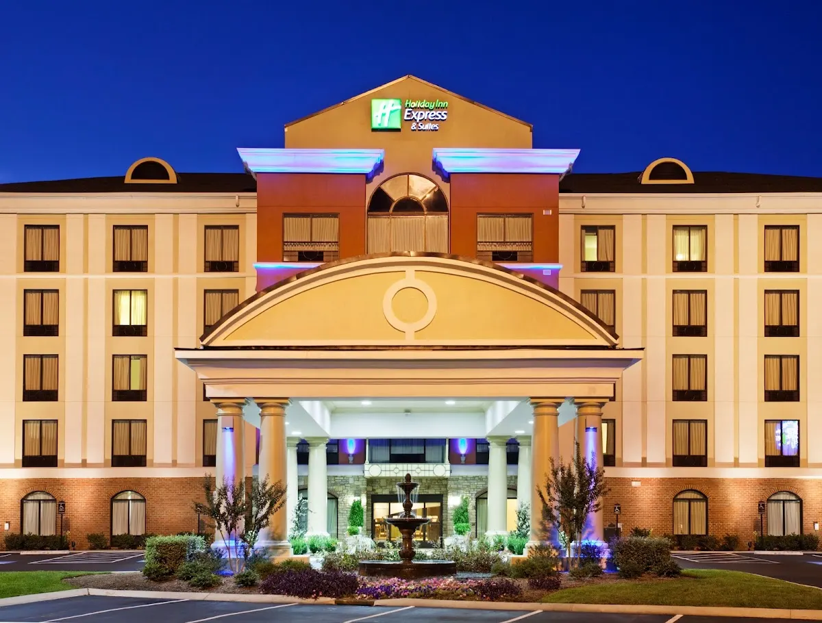 Holiday Inn Express & Suites Lebanon-Nashville Area by IHG