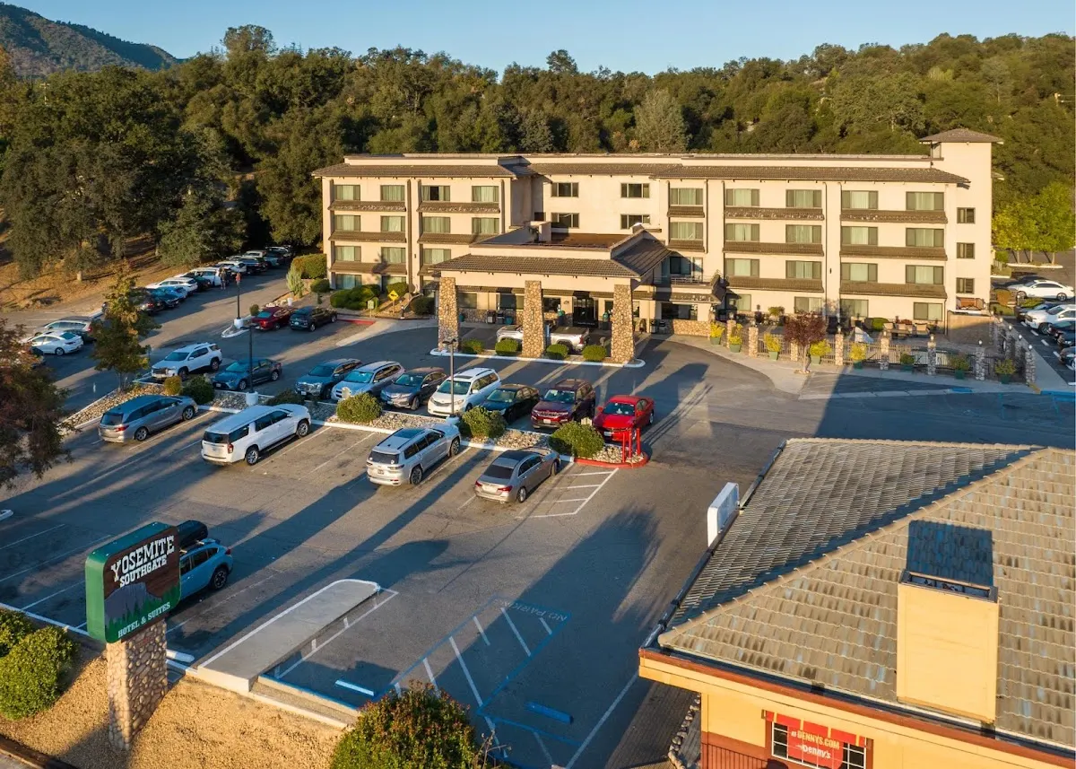 Yosemite Southgate Hotel and Suites