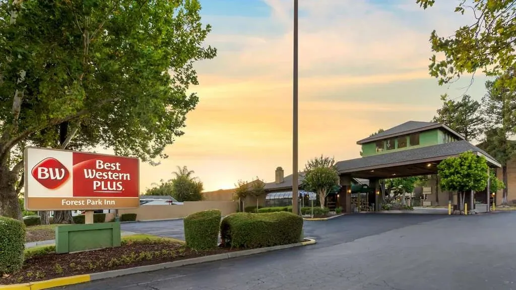 Best Western Plus Forest Park Inn