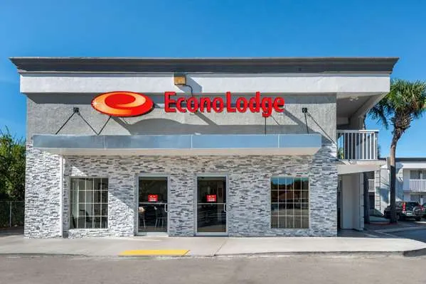 Econo Lodge Airport @ RJ Stadium