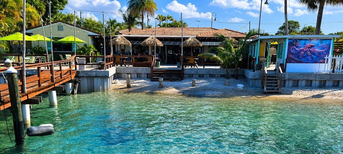 Blue Heron Bridge Hotel and Dive Club