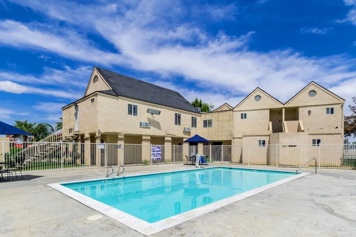 Motel 6 Buttonwillow, CA Central