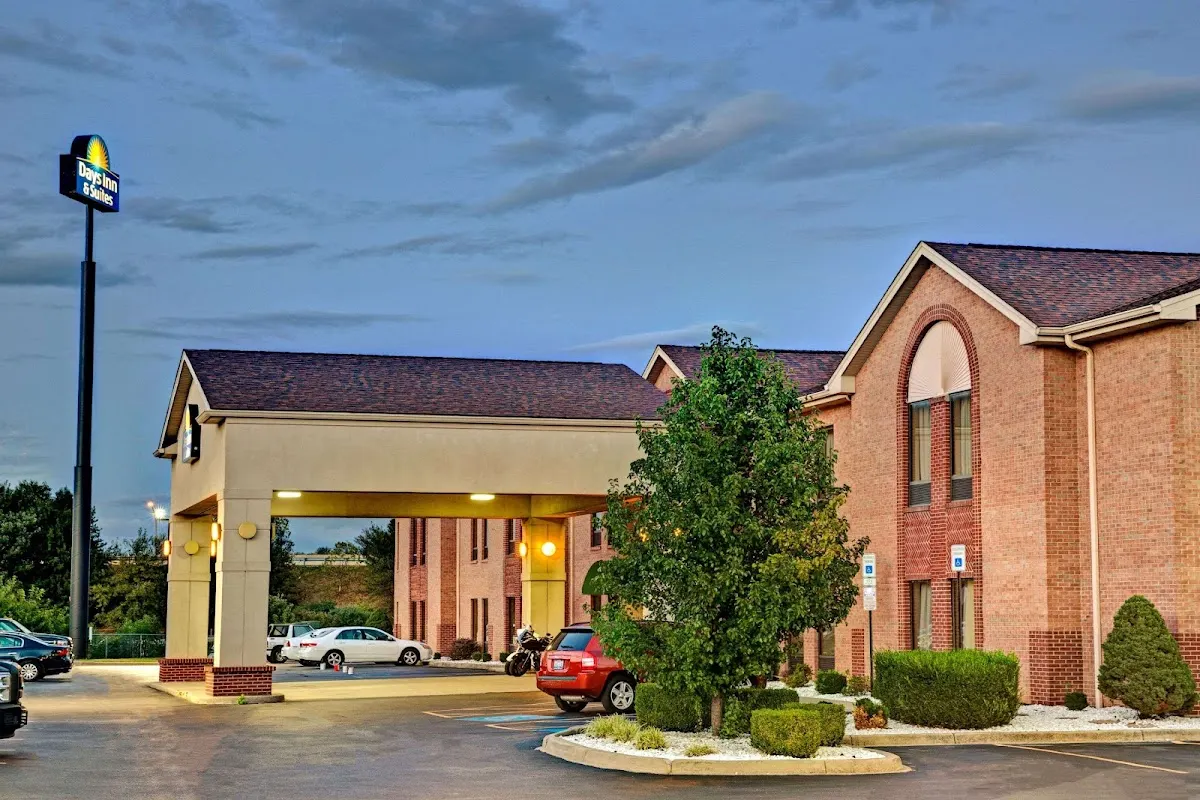 Days Inn & Suites Louisville Southwest