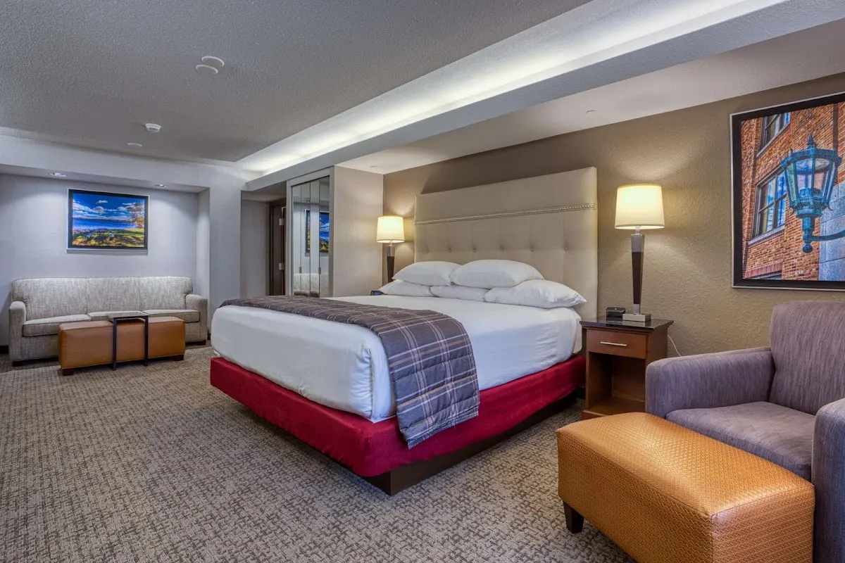 Drury Inn & Suites St. Louis Fairview Heights