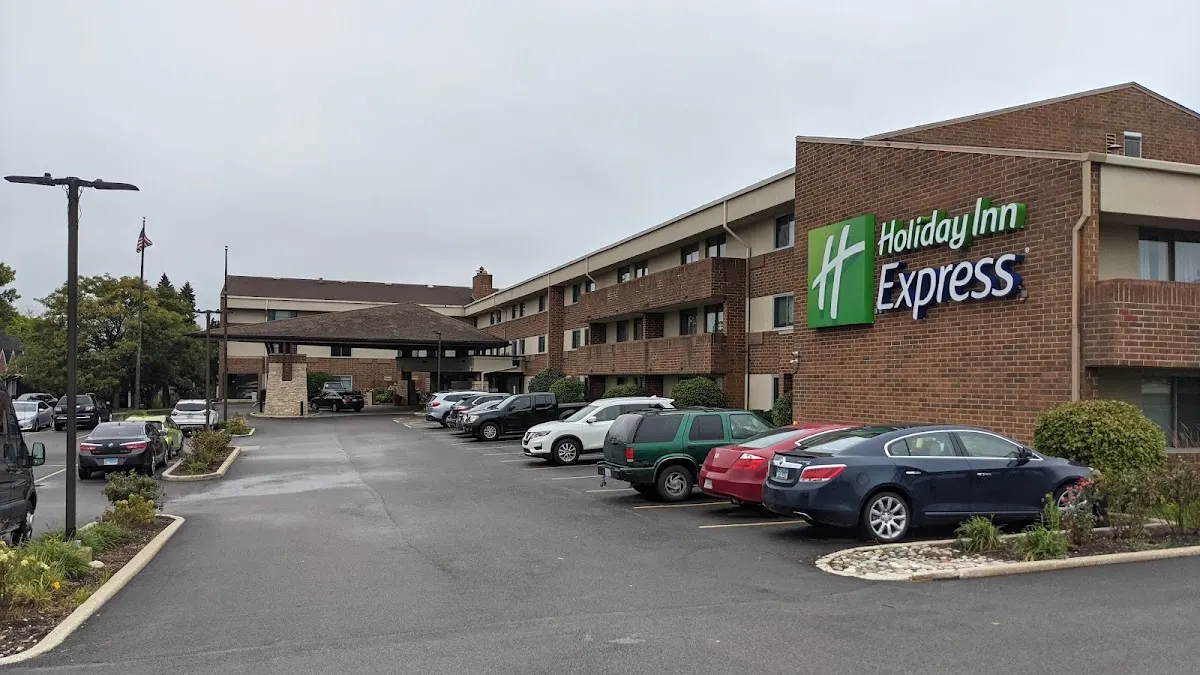 Holiday Inn Express Chicago-Downers Grove by IHG