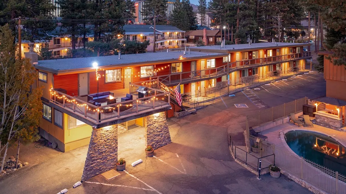 Moose and Maple Lodge
