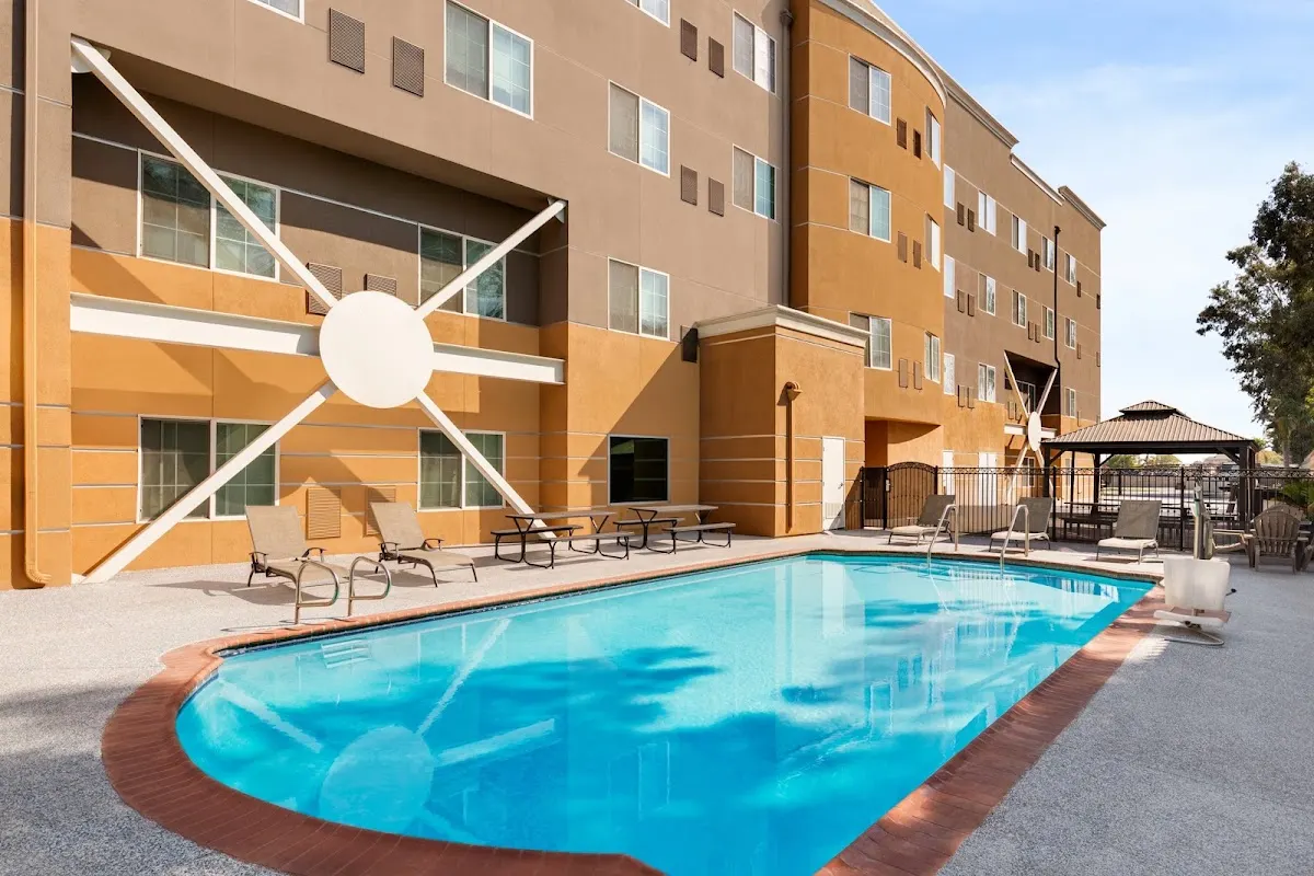 Holiday Inn Express & Suites Bakersfield Central by IHG