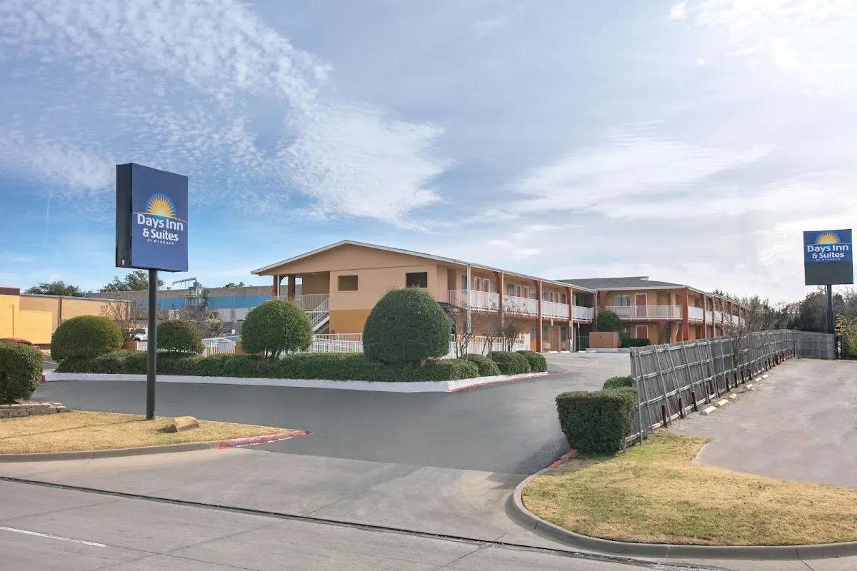 Days Inn & Suites by Wyndham Arlington Near Six Flags