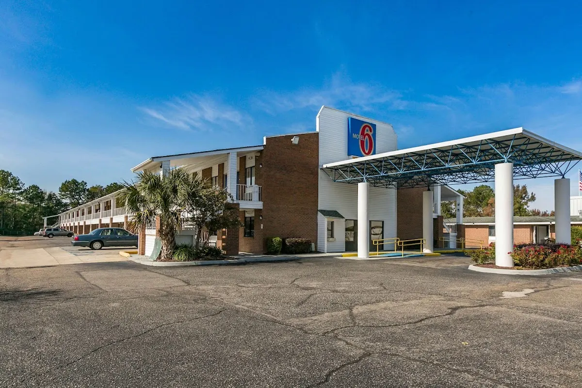 Motel 6 Dothan, AL