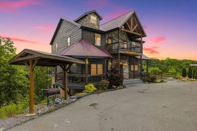 Grand Splash Lodge 6 Bedroom Cabin