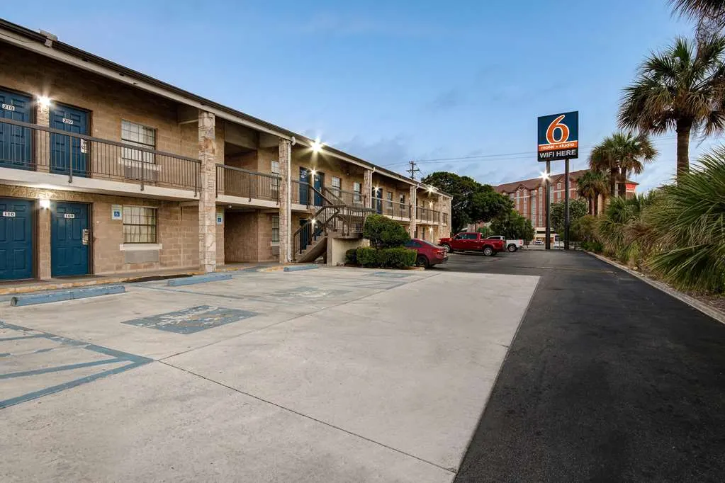 Motel 6 San Antonio, TX - Northwest Medical Center