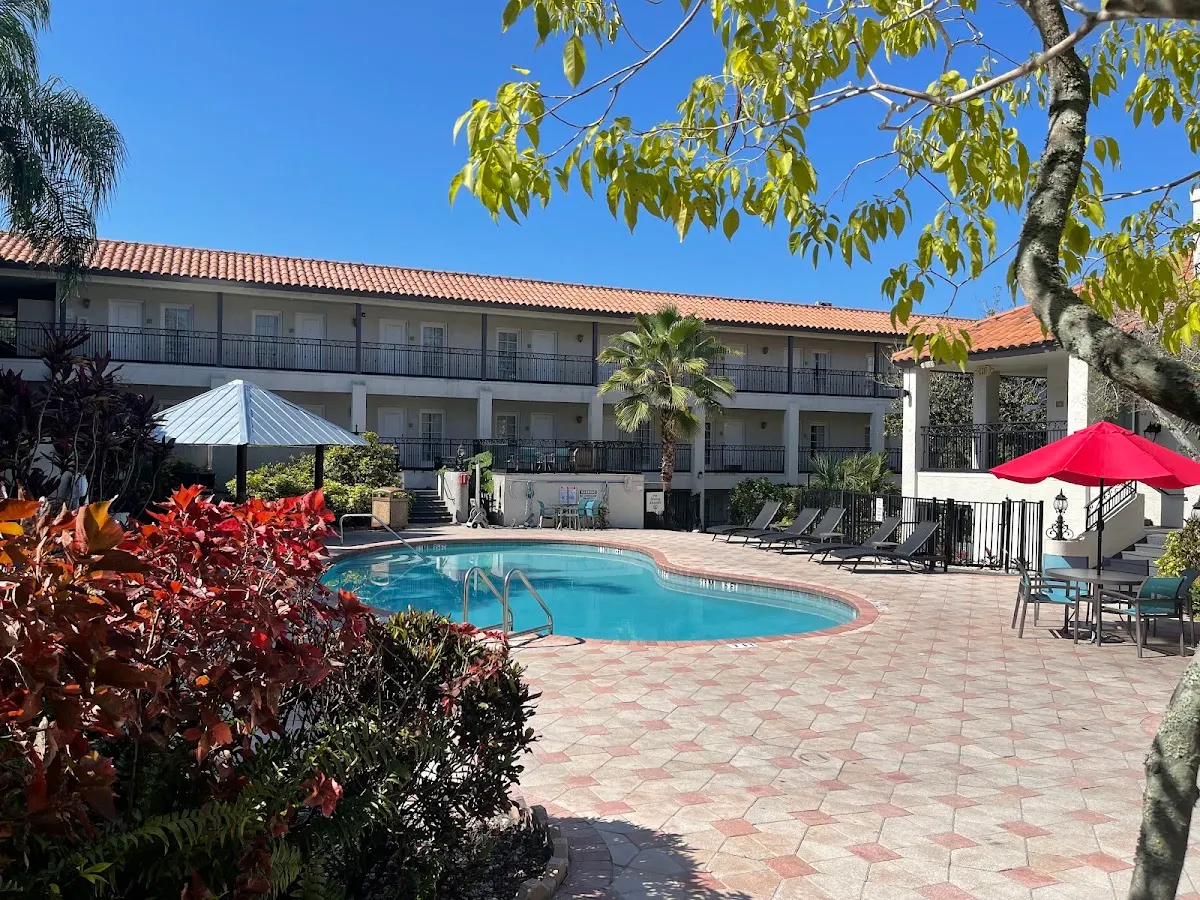 Red Roof PLUS+ & Suites Tampa - Busch Gardens