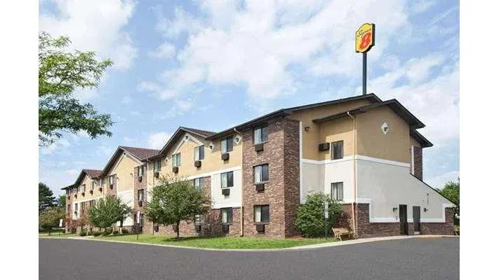 Super 8 by Wyndham Canton/Livonia Area