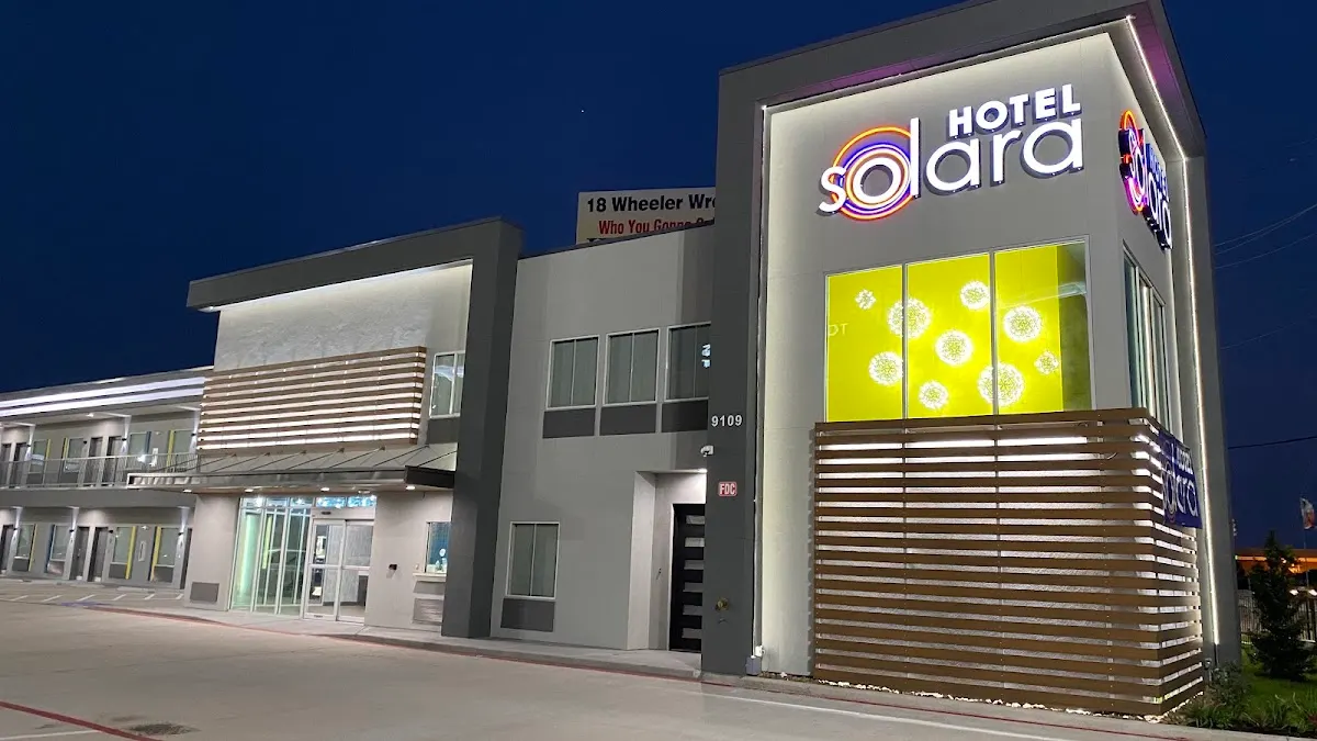 Hotel Solara I-45 & College Ave