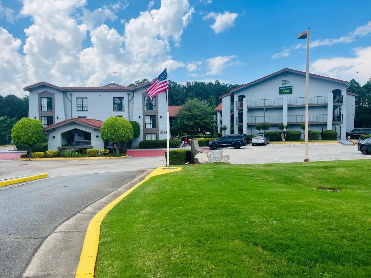 Guest Inn & Suites