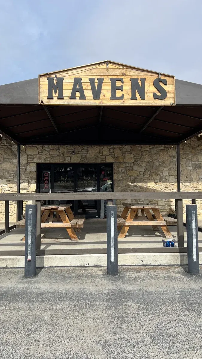 Maven's Inn & Grill