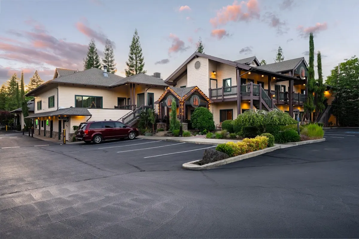 Redwood Garden Inn