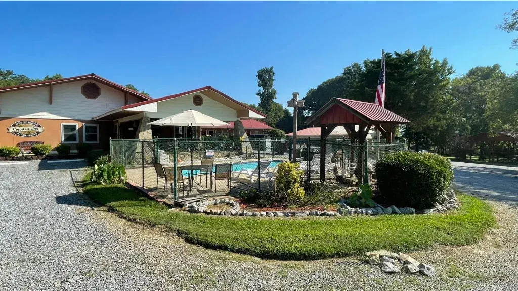 Bay Springs Country Inn & Marina