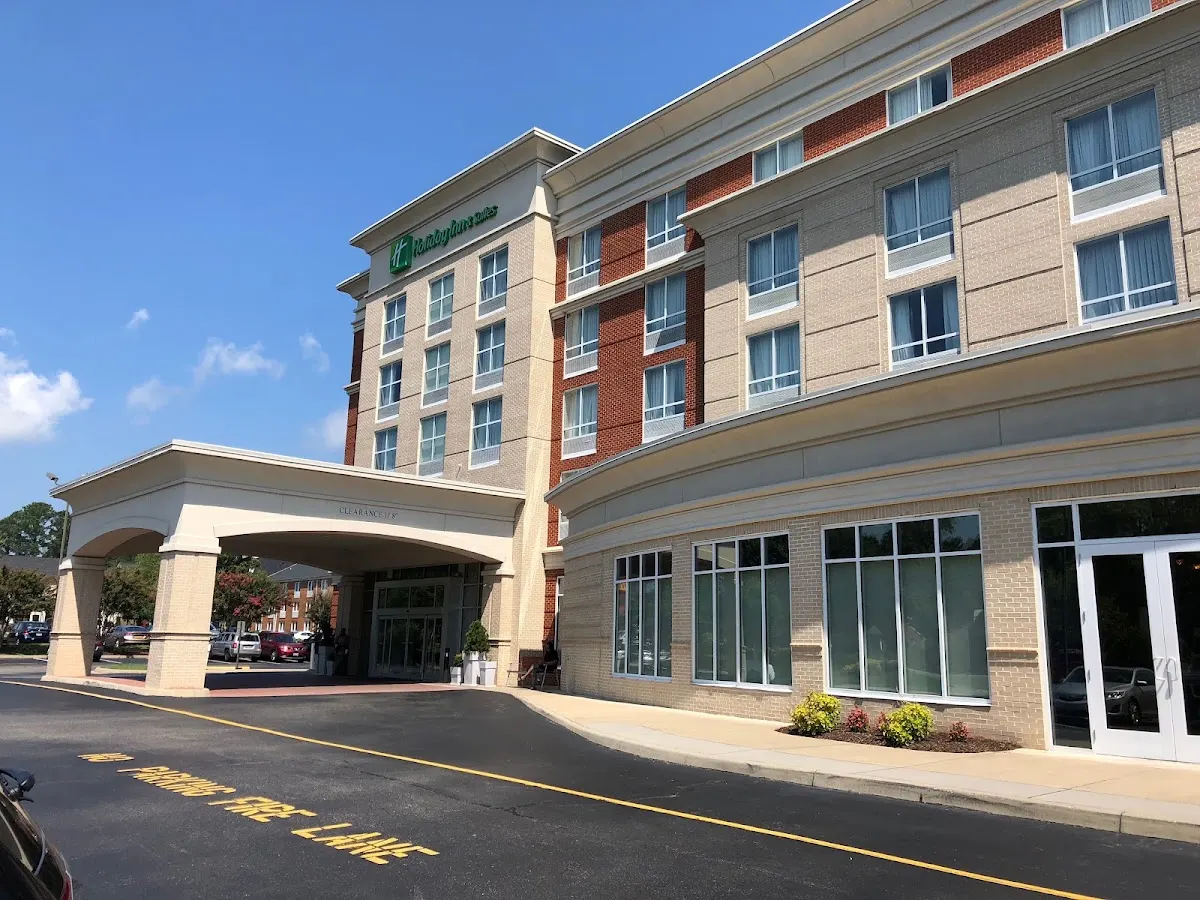 Holiday Inn & Suites by IHG