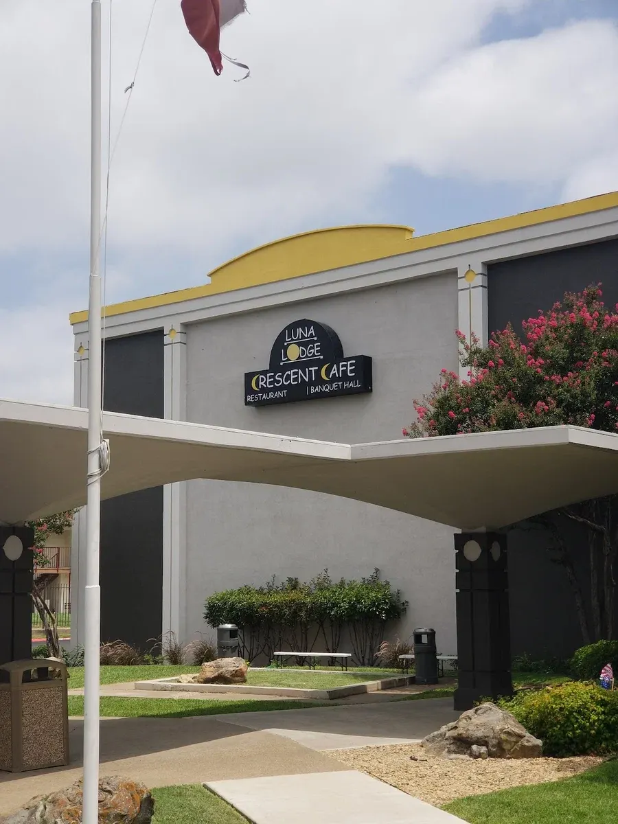Luna Lodge