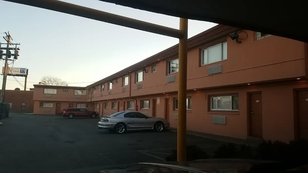Skylark Motel