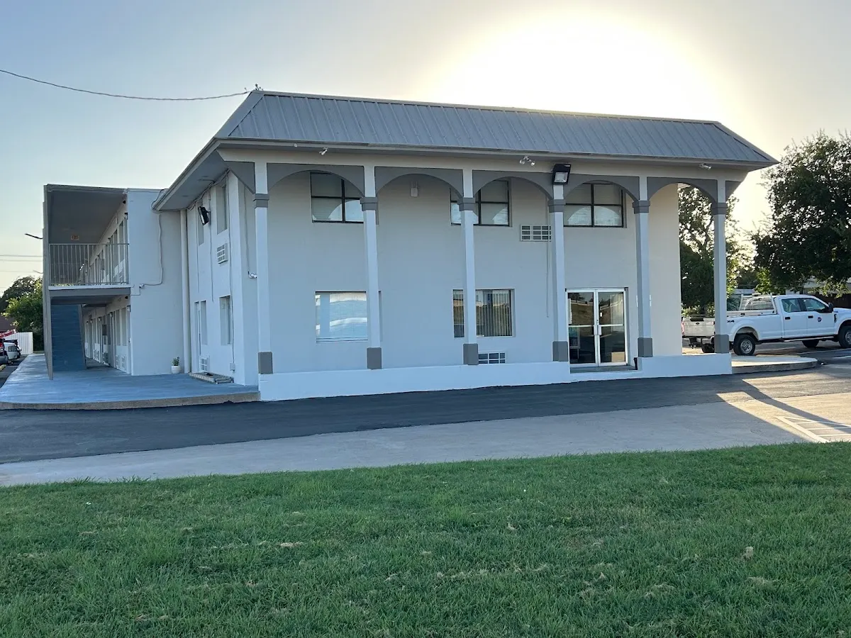 Motel 6 Waco, TX - Lacey Lakeview