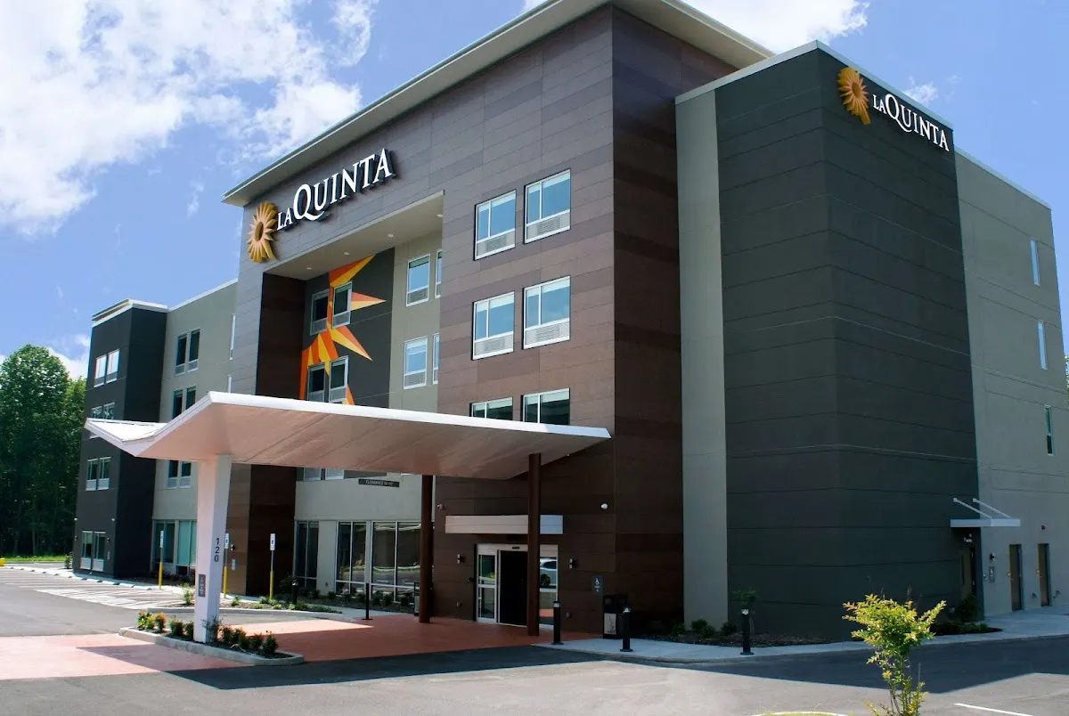 La Quinta Inn & Suites by Wyndham Manchester / Arnold AFB