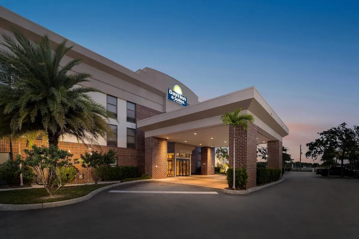 Days Inn & Suites by Wyndham Fort Myers Near JetBlue Park