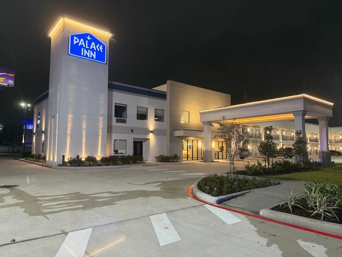 Palace Inn Blue 290 W 43rd & Bingle Rd