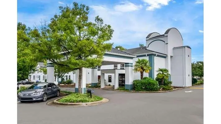 Clarion Pointe Apex - Holly Springs
