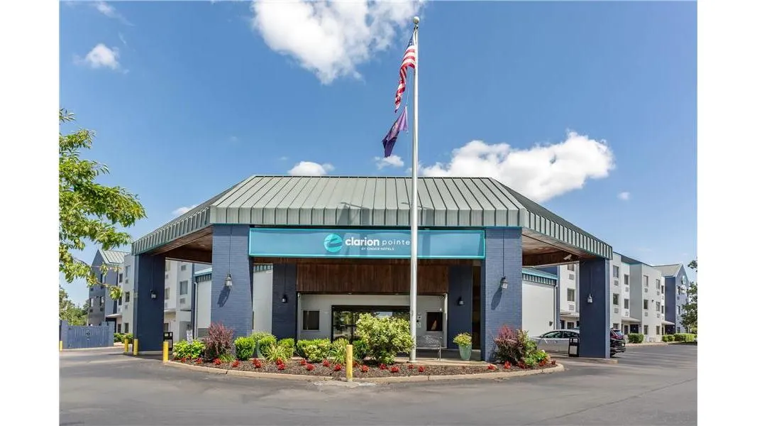 Clarion Pointe Louisville East