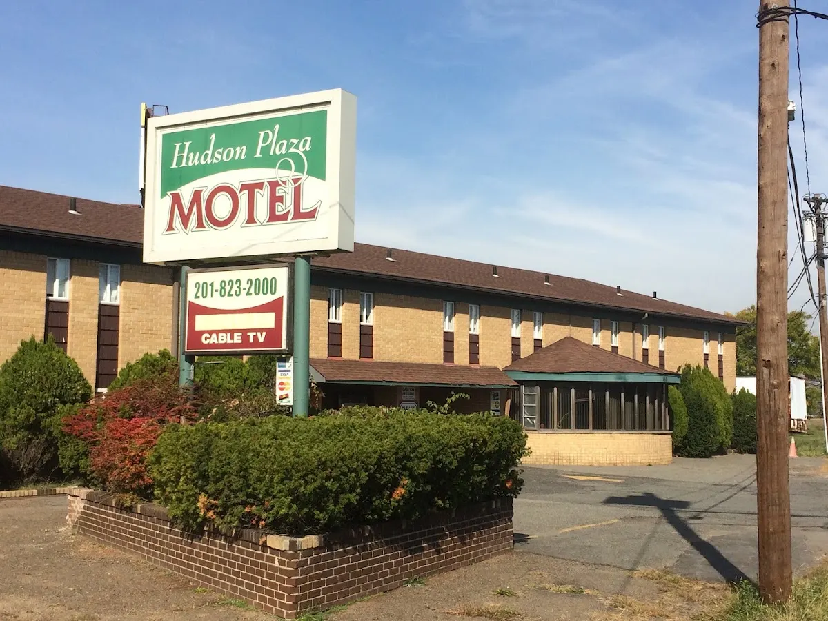 Hudson Plaza Motel